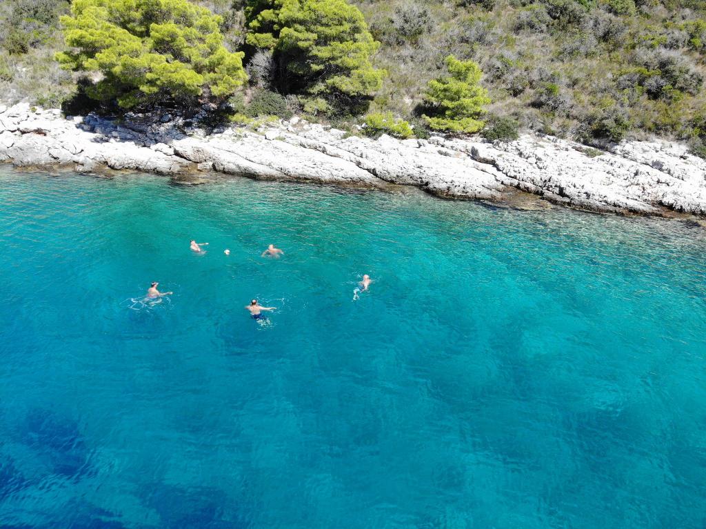 SAILING VIS CROATIA